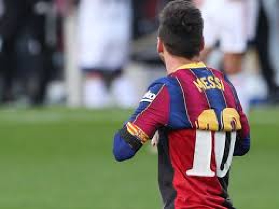 Multaron a Messi por homenajear a Maradona