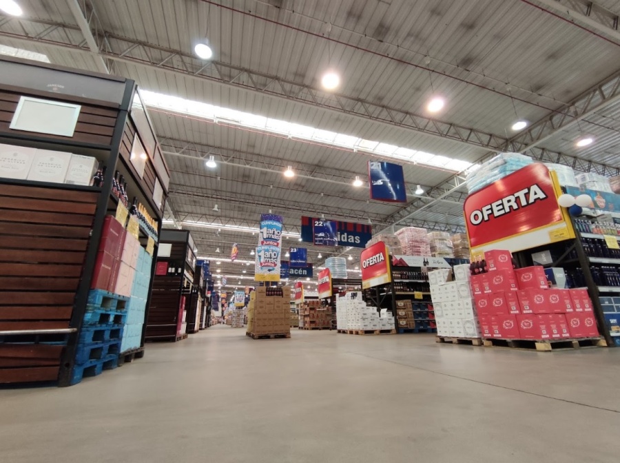 Una lámpara de 25 kilos casi aplasta a una nena en el hipermercado Nini de La Plata: “Podría haber matado a mi hija”