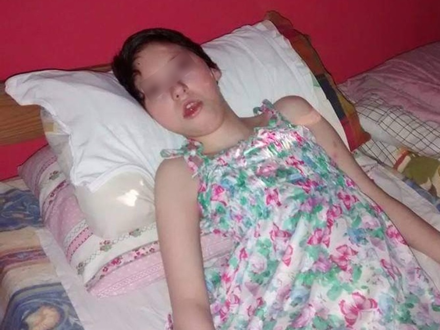 Su hija tiene parálisis cerebral y necesitan conseguir medicamentos