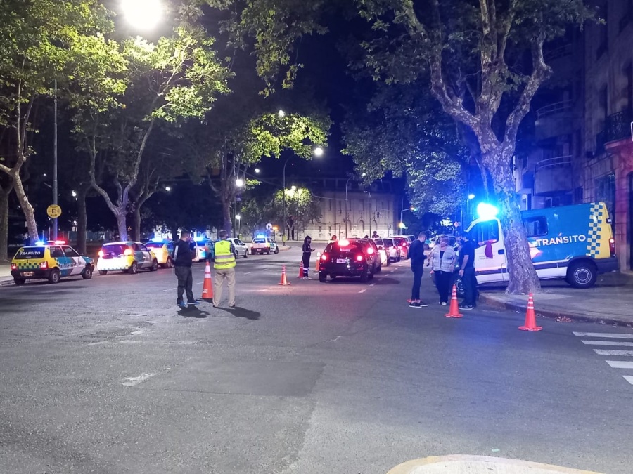 Prohibieron en La Plata las actividades entre las 2 y las 6 de la mañana por la segunda ola de contagios