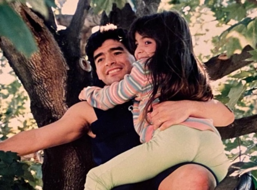 El emotivo recuerdo de Gianinna Maradona junto a Diego: ”Te extraño cada día un poco más; acá abajo todo es un quilombo”