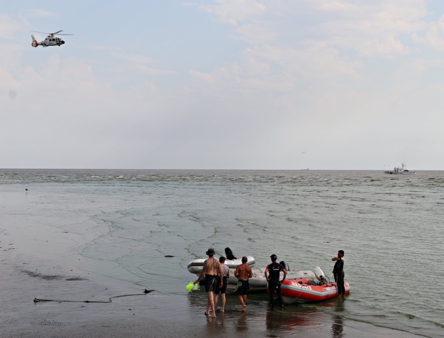 Desapareció un hombre que cayó al agua en Punta Lara: un helicóptero sobrevuela la zona