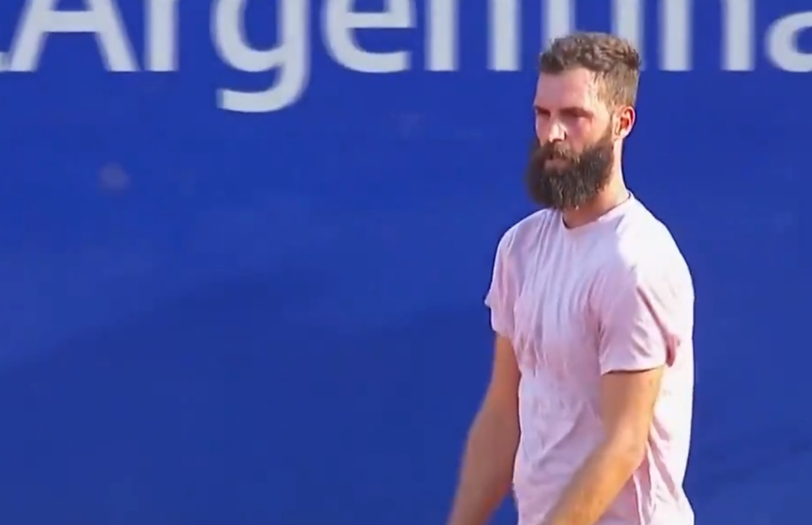 Locura en pleno ATP Buenos Aires: amenazó, escupió, discutió con el juez y ”regaló” un set para histórico triunfo argentino