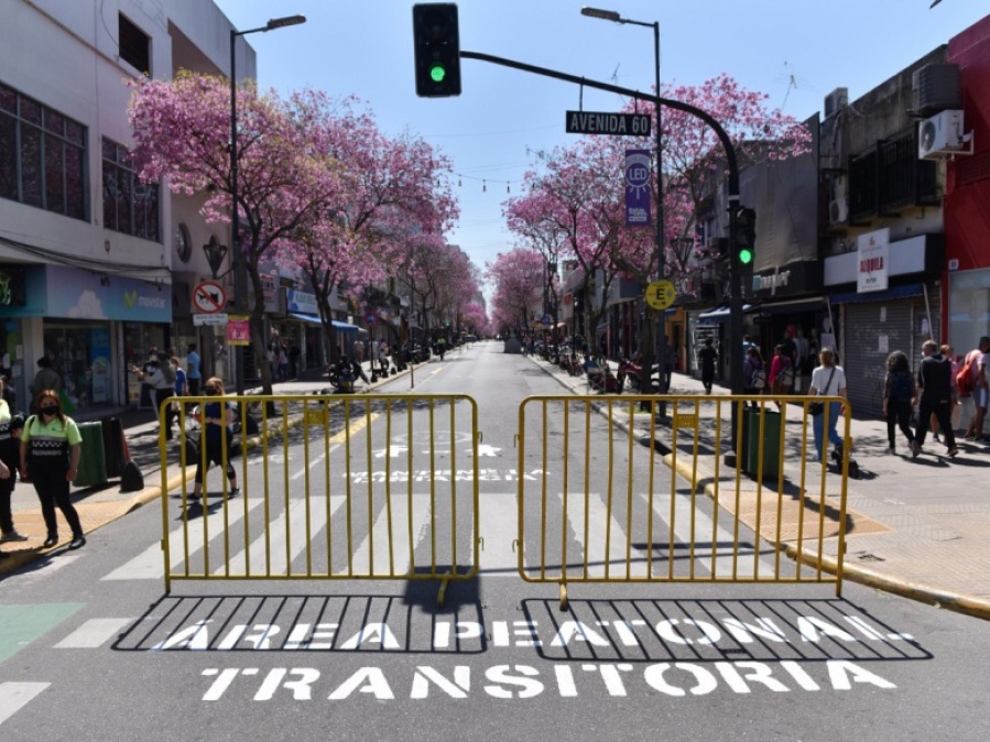 Previo al Día del Padre, hacen peatonal la calle 12 y distintos centros comerciales