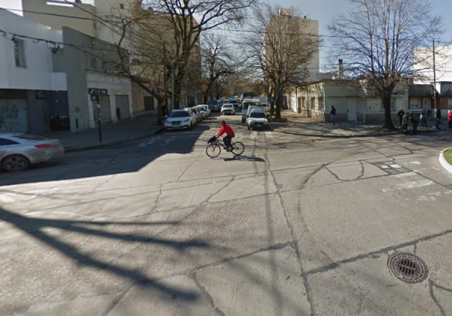 Vecinos de 19 y 62 denuncian una pérdida de agua