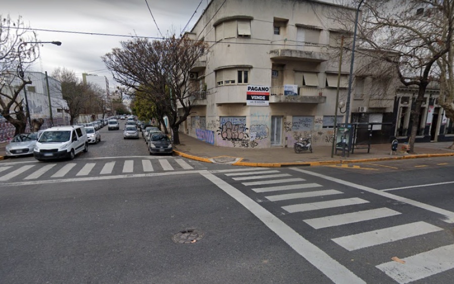 Denuncian que en 4 y 44 hay una pérdida de agua desde hace más de un mes