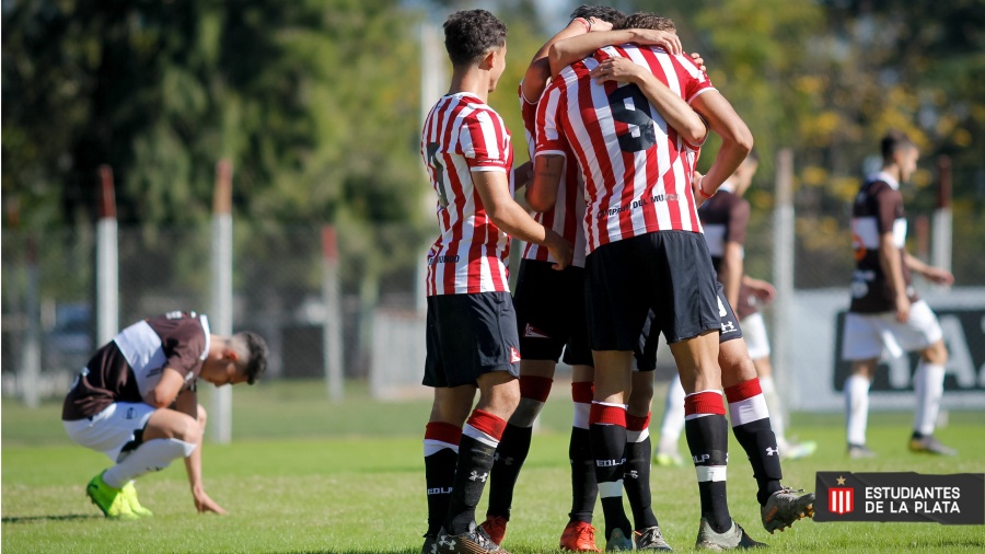 La reserva de Estudiantes está en llamas: goleó y se clasificó