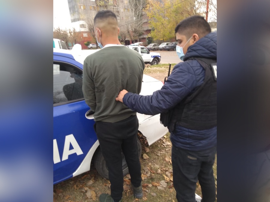 Intentaba prender fuego la casa de su expareja en barrio Aeropuerto y fue detenido a tiempo