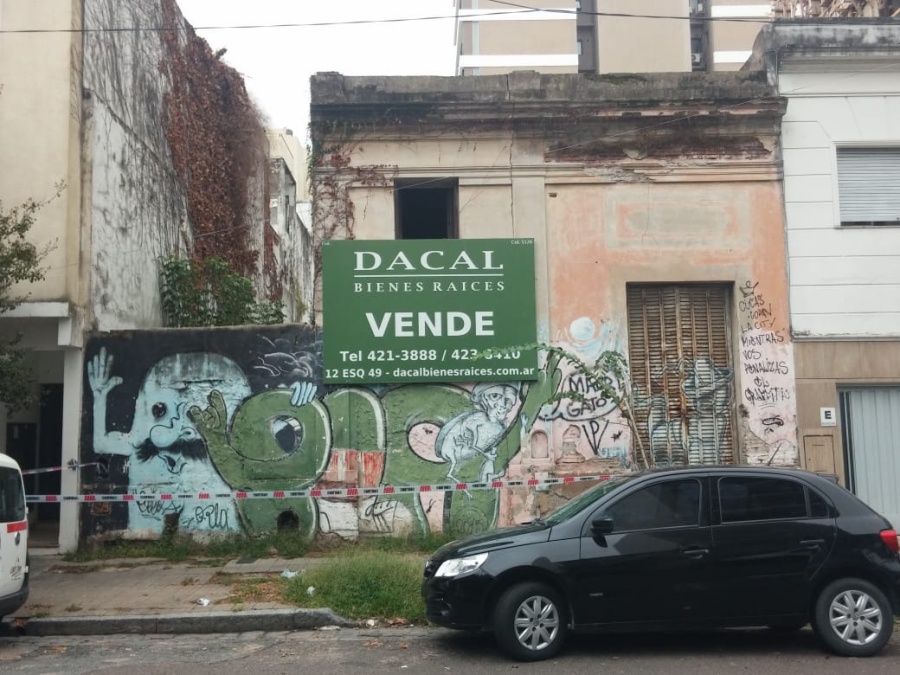 Cercaron un inmueble en la zona de Plaza Paso por una pared con riesgo de derrumbe: piden precaución a los vecinos