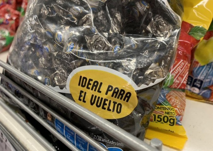 Lanzaron un paquete de caramelos ”ideales para el vuelto” y las redes explotaron: ”La nueva moneda argentina”
