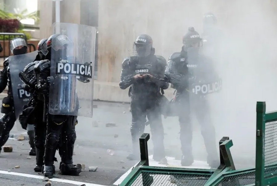 Un policía muerto y varios heridos en nueva jornada de protesta en Colombia