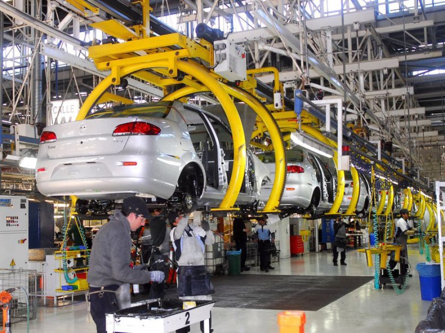 El sector automotriz prevé fabricar casi 200 mil unidades más que en el 2020
