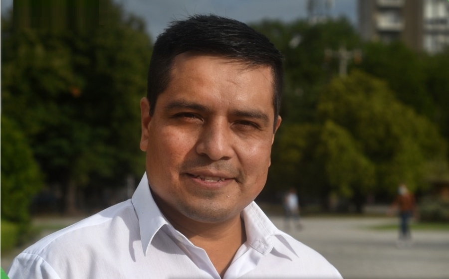 Joven periodista peruano que vive en La Plata se presenta como candidato al Congreso de Perú