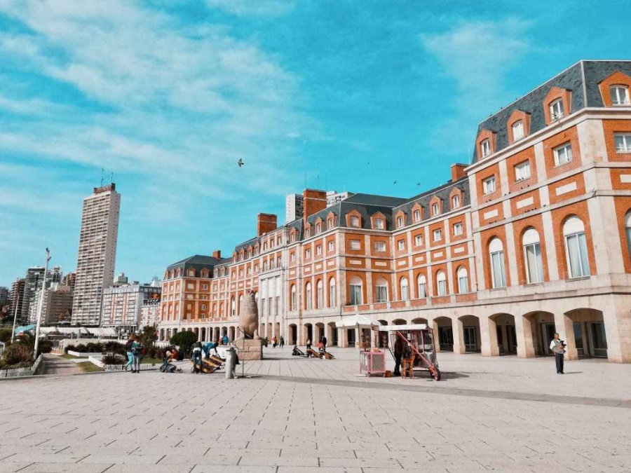 Un turista se descompensó en La Rambla de Mar del Plata y murió