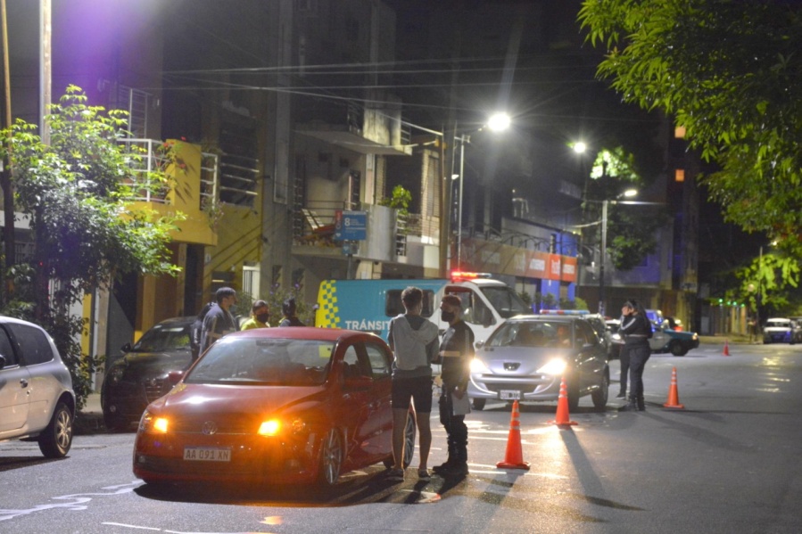 El futuro toque de queda nocturno podría no afectar a La Plata y la Costa Atlántica