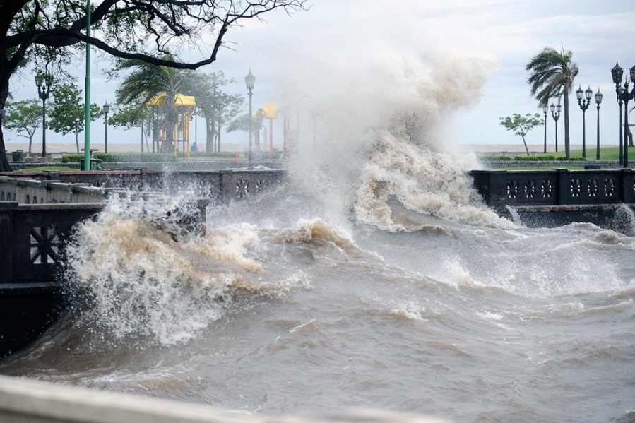 Evacuaron a 15 familias de Punta Lara por la crecida del Río de La Plata y aún rige el alerta