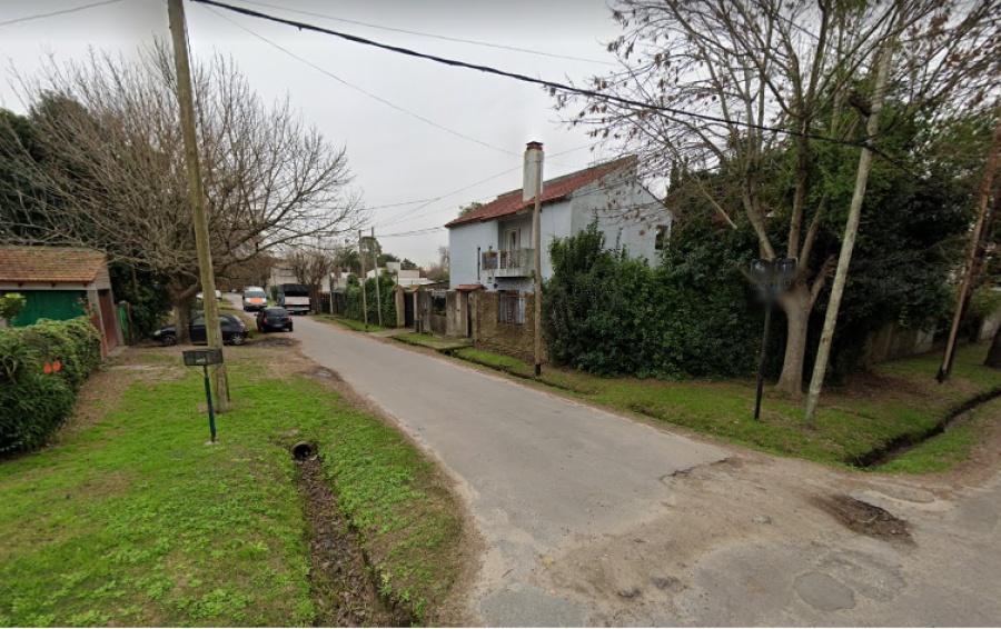 Encapuchados y armados, le sacaron $500.000 a una familia en Villa Castells