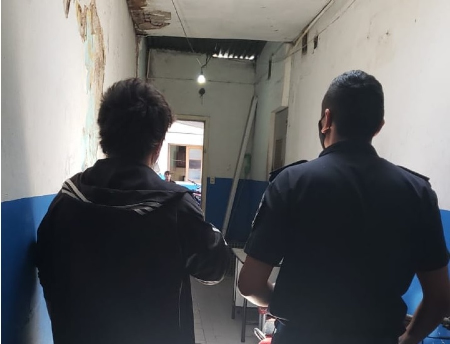 Menores robaron en la planta de ABSA de Berisso y dos de ellos lograron huir a pesar del operativo policial