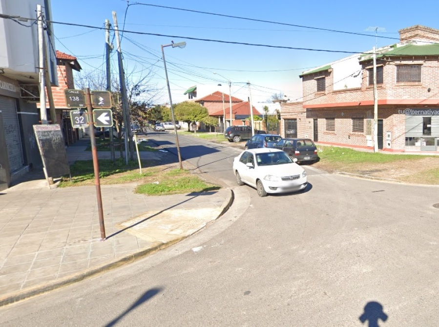 La Plata: dos hombres iban en una moto robada y encima uno tenía pedido de captura
