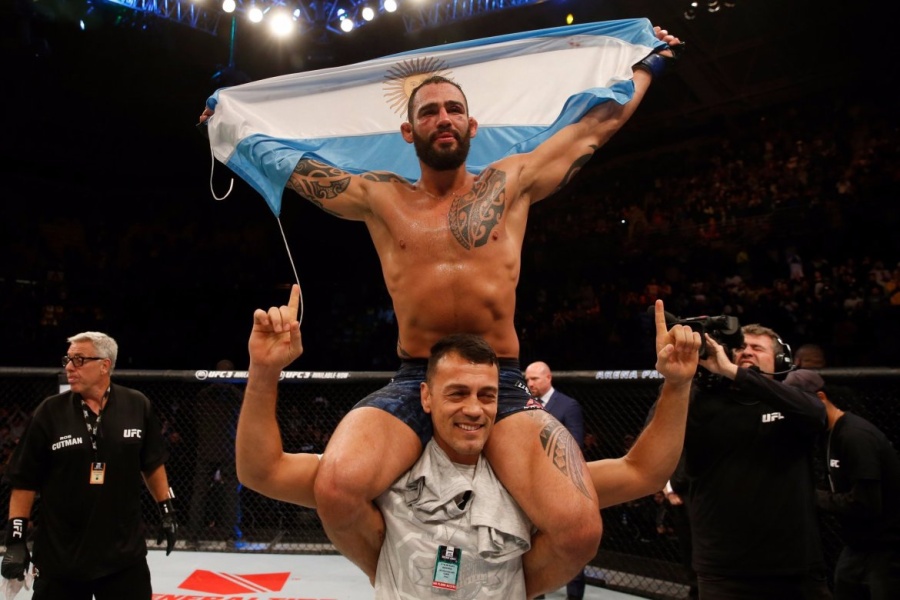 Gran victoria en UFC para el platense Santiago Ponzinibbio
