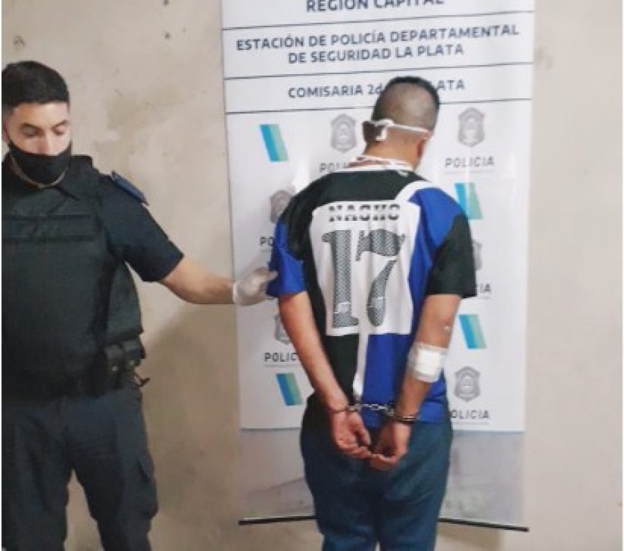 Violento atacó a su pareja en plena calle y fue detenido