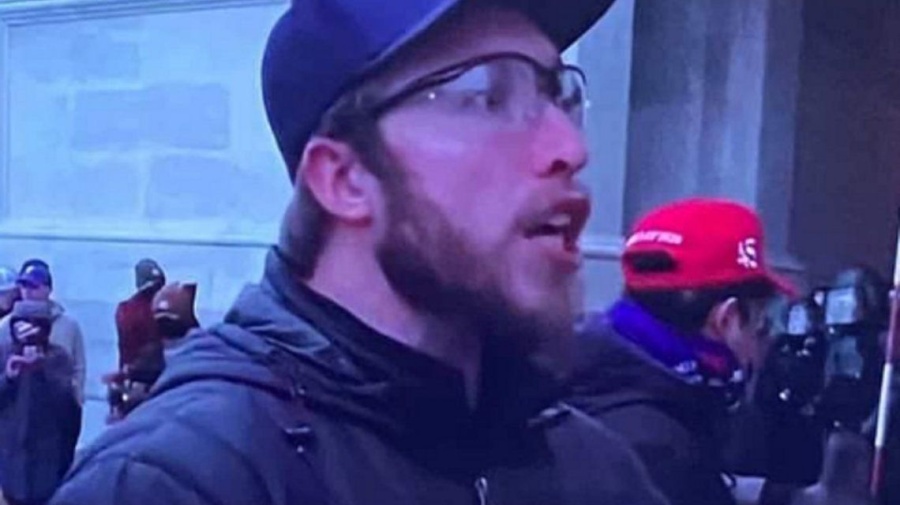 El curioso parecido de uno de los manifestantes del Capitolio con un reconocido futbolista