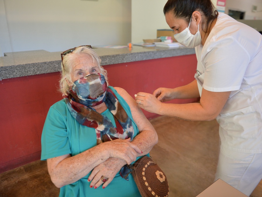 Provincia avanza con la inmunización de los grupos de riesgo: ”La vida y la salud, delante de todo”