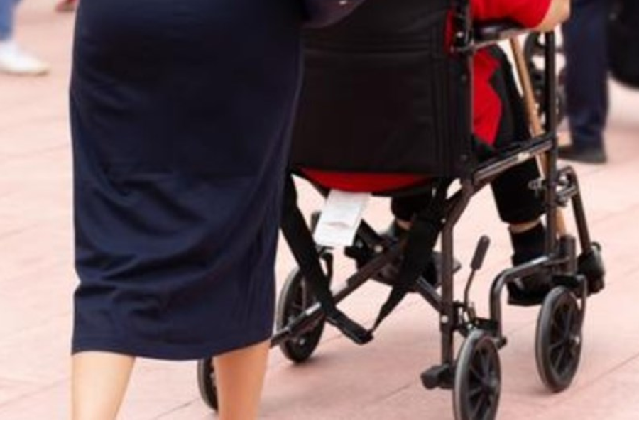 Tuvo 6 años a su hija en silla de ruedas sin motivo y le quitaron la tenencia