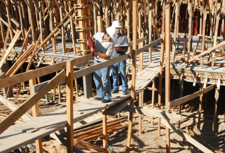 El Gobierno acuerda con empresarios y sindicalistas un monitoreo de los precios de la construcción