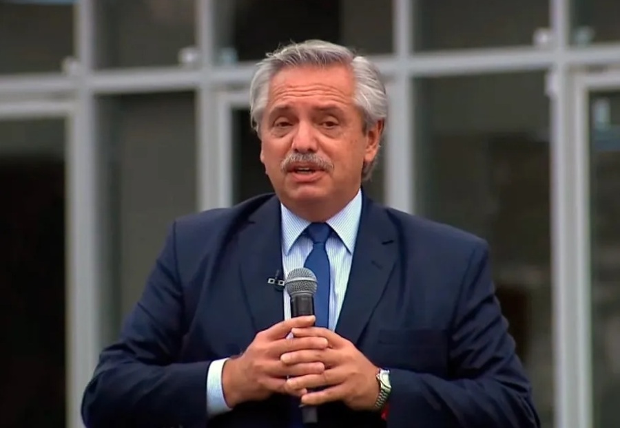 Alberto Fernández: ”Mientras los violentos tiran piedras, nosotros llevamos cariño a la gente”
