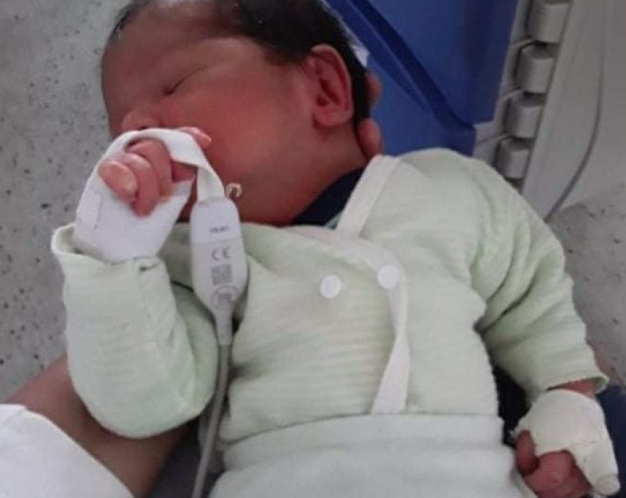 Vende sahumerios para sobrevivir y necesita ayuda para su hijo recién nacido en La Plata