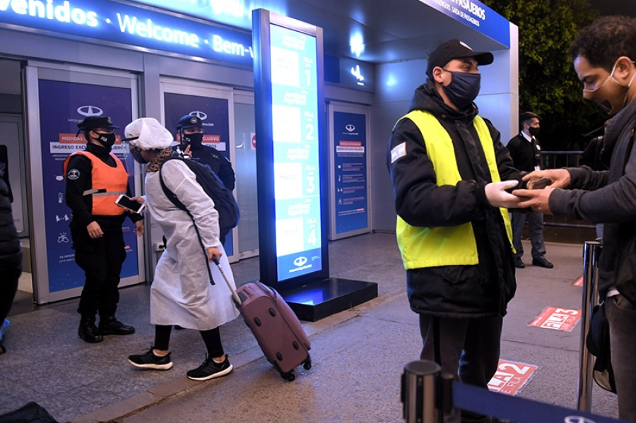 Nación formalizó la restricción de vuelos a Estados Unidos, Europa y Brasil