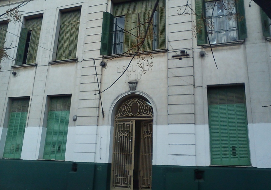 Denuncian que en la Escuela 10 de La Plata aumentan sin parar los contagios por COVID-19 y hay varias docentes aisladas