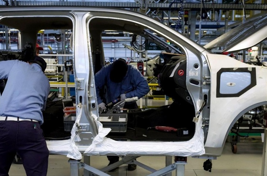 La producción industrial creció 5,4% en enero y sumó su tercer mes en alza