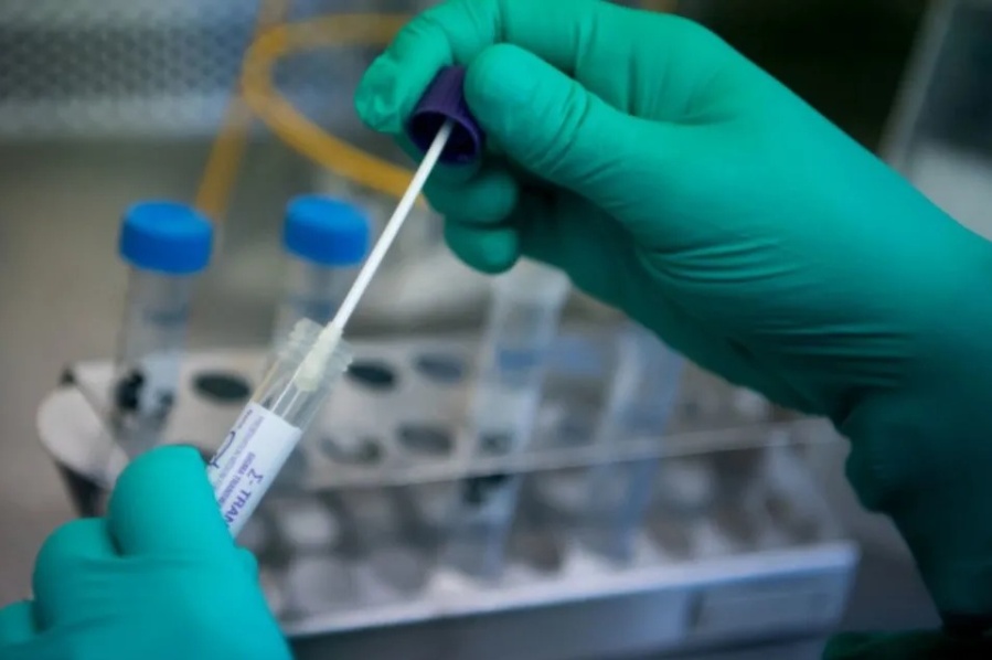 Un científico argentino asegura que el resfrío puede bloquear y ofrecer protección contra el COVID-19