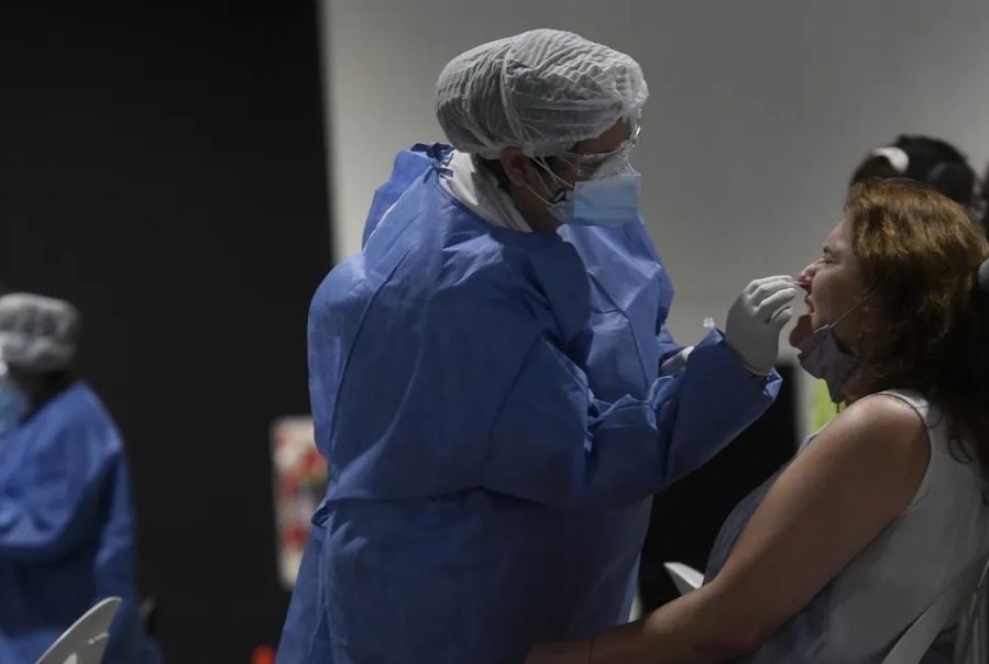 COVID-19 en Argentina: 143 nuevas muertes y 12.936 casos en las últimas 24 horas