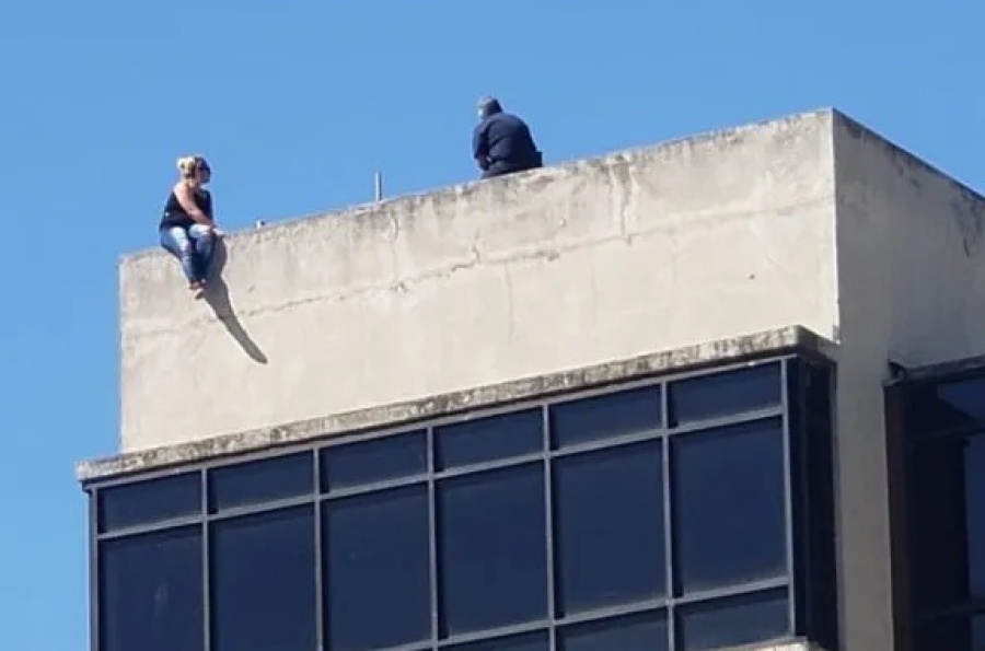 Lomas de Zamora: una mujer amenazó con quitarse la vida en los tribunales