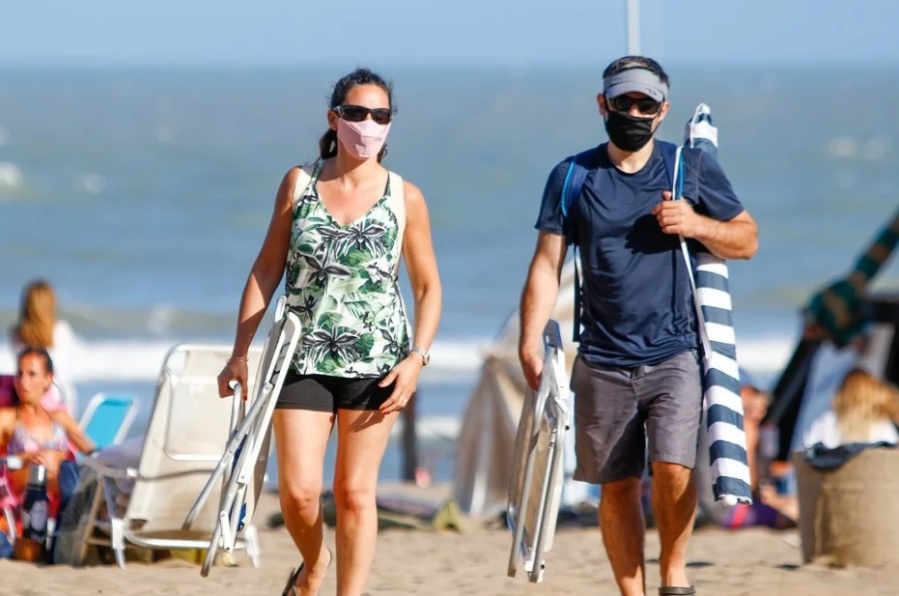 Comienzan a bajar los casos de COVID-19 en los principales destinos turísticos de Argentina