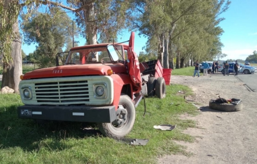 La Plata: murió un cooperativista tras un impactante choque entre dos camiones