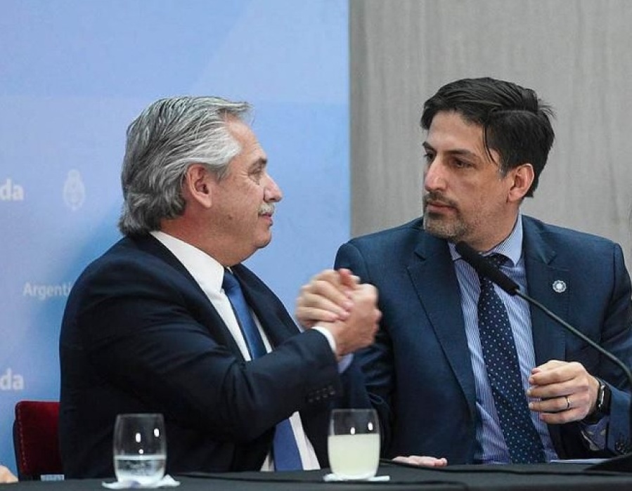 Fernández se reunió con Trotta para analizar la ”presencialidad administrada” en los colegios