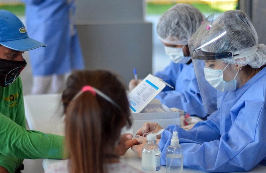 Niños y adolescentes, las edades en las que más aumentaron los casos de coronavirus en la Ciudad de Buenos Aires