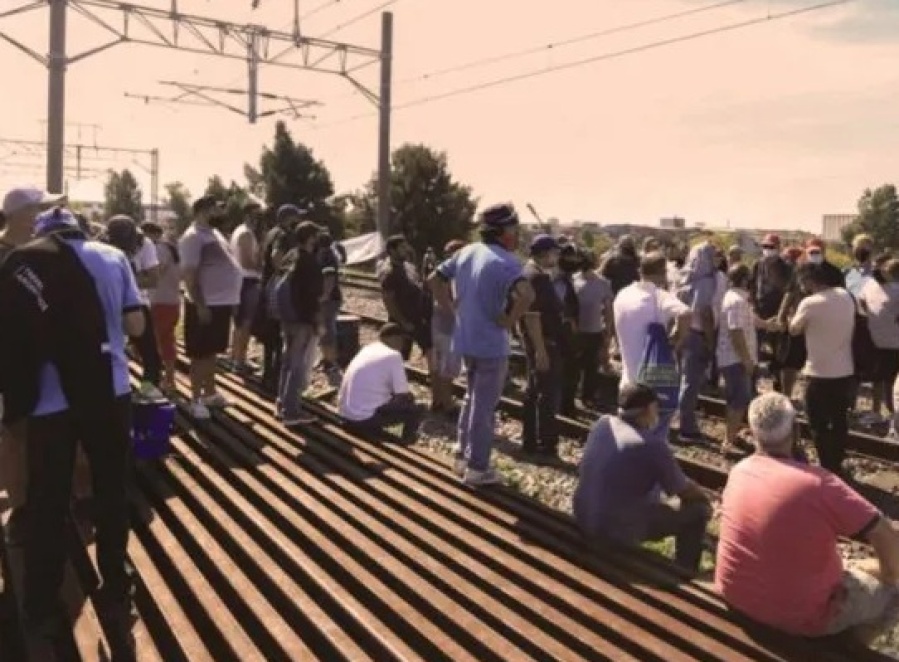 Un corte de vías en Avellaneda provoca caos en la estación Constitución y complica a los usuarios que vienen a La Plata