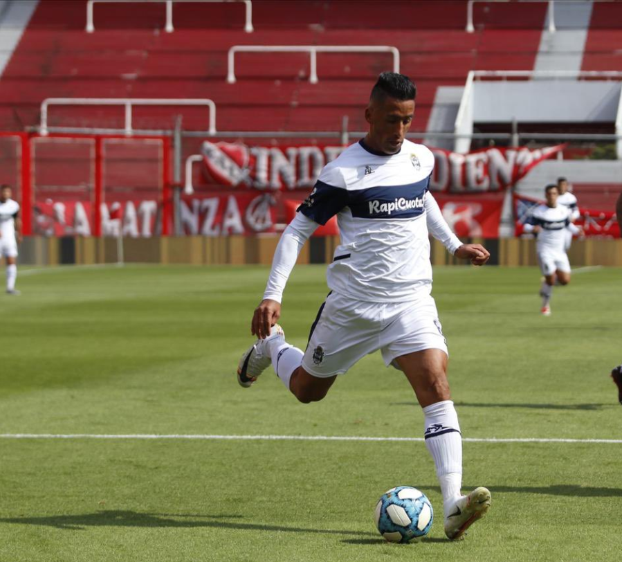 Lucas Barrios volvió a lesionarse y evalúan rescindirle el contrato