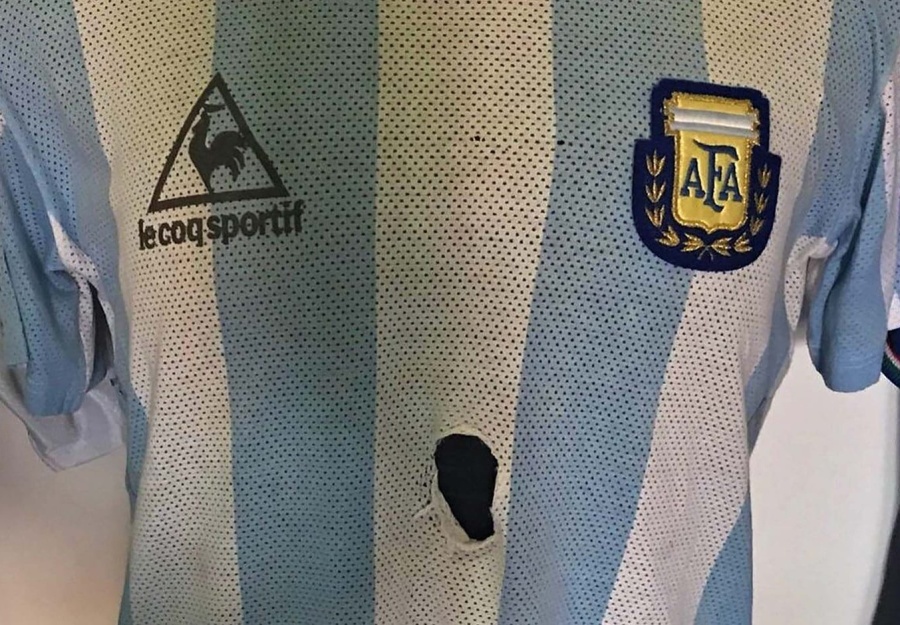 La hija del Tata Brown busca desesperadamente la camiseta con la que su papá fallecido salió campeón del mundo en el 86