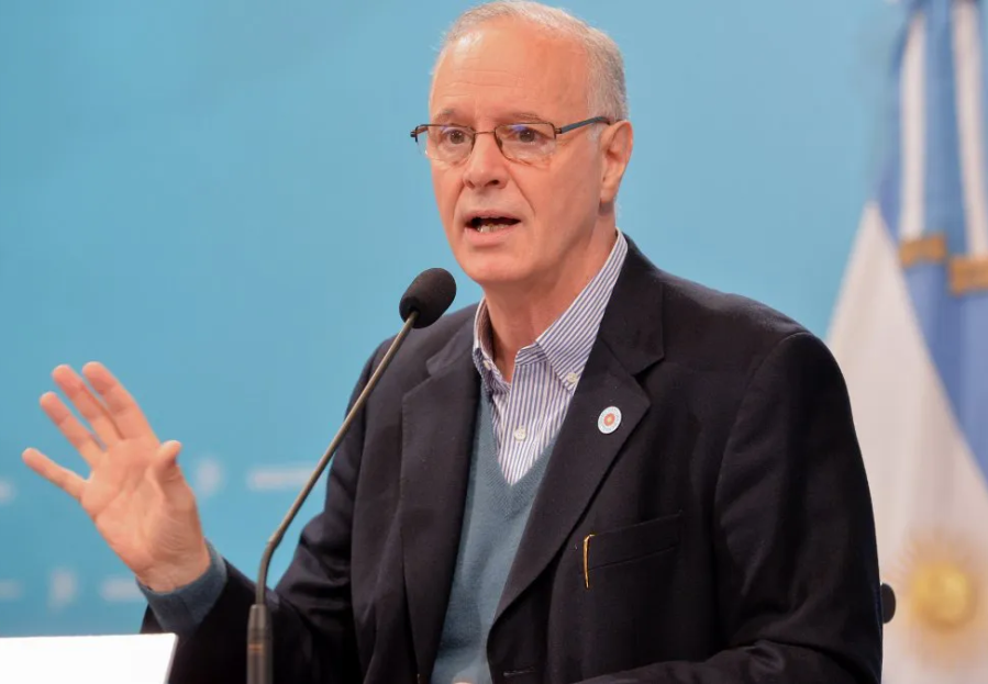 Gollan explicó por qué la vacuna rusa no se autoriza para mayores de 60 años