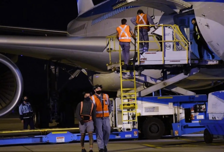 Pasadas las 19, llegará el segundo vuelo de Aerolíneas Argentinas desde Rusia con más dosis de la vacuna Sputnik V
