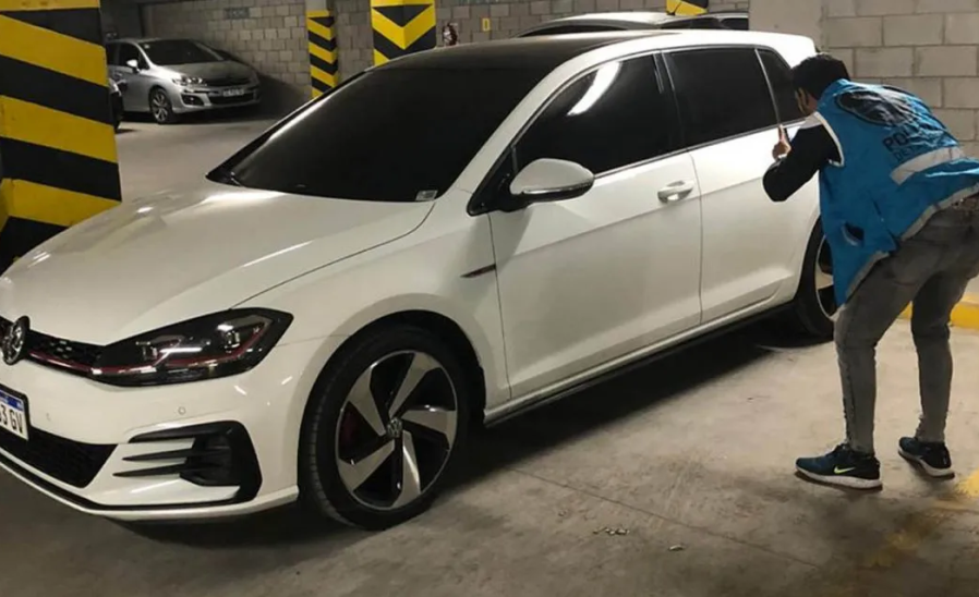 El joven que atropelló y mató a un nene en Flores se habría escapado del país