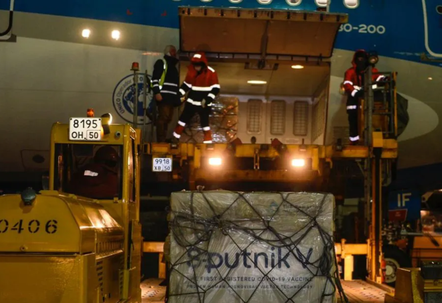 Confirmaron un nuevo viaje para traer más dosis de la vacuna contra el COVID-19