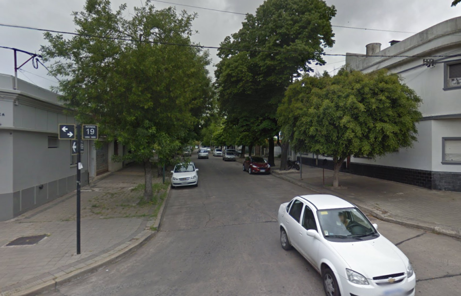 Vecinos denuncian una constante pérdida de agua en calle 69 entre 19 y 20