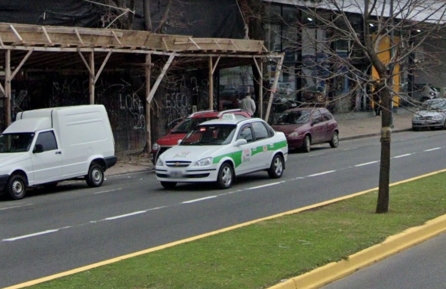 Tomó un taxi en 7 y 79, le salía 230 pesos pero tuvo que pagar 720: ”Estaba muy enojada y con ganas de llorar”